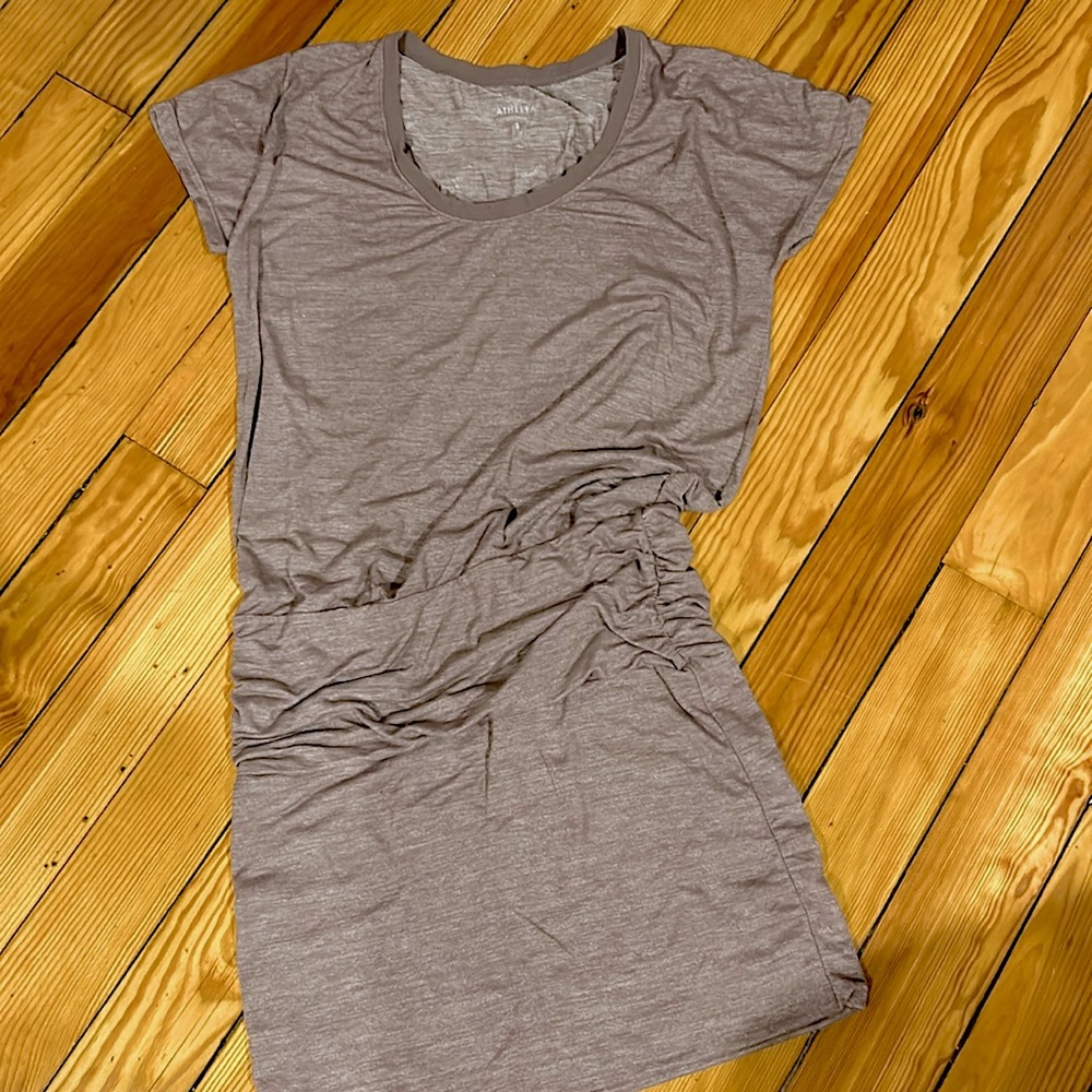 Athleta like-new dress in gorgeous light purple stretch